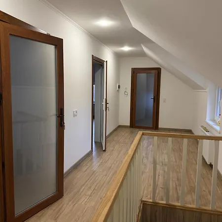 度假居 River House *