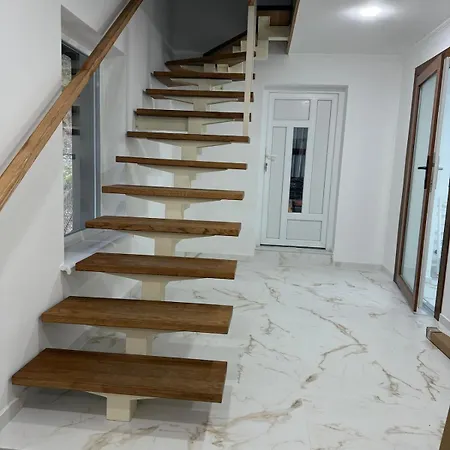 River House * 科索夫